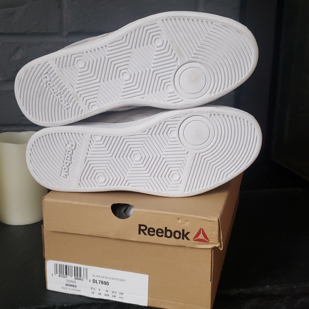 BNIB Reebok Tennis Shoes - Picture 5 of 7